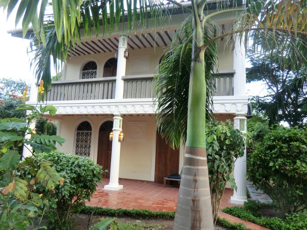 Villa Lamuhouse Diani Beach Buitenkant foto